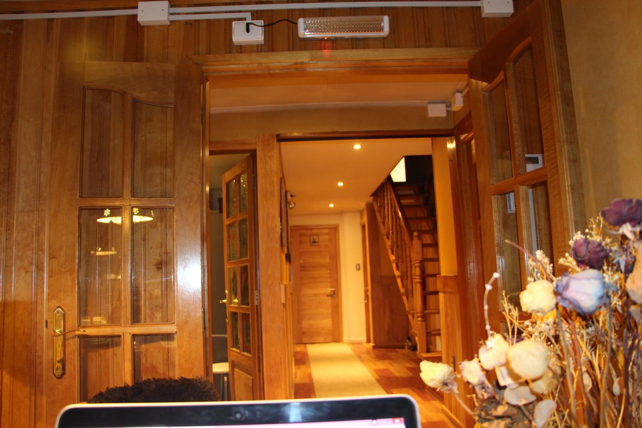 Hostal Fernando De Magalhaes Punta Arenas Exterior photo